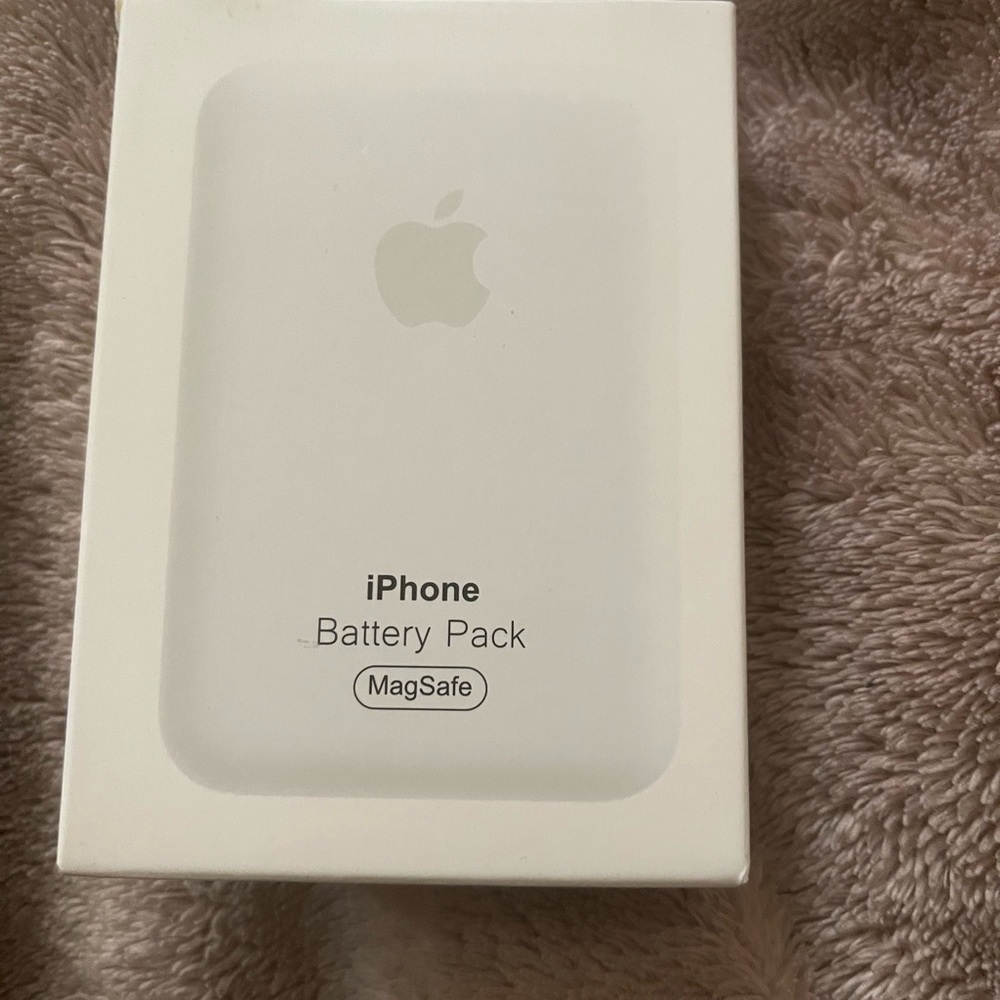 Apple MagSafe battery pack